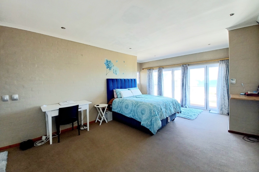 5 Bedroom Property for Sale in Bluewater Bay Western Cape